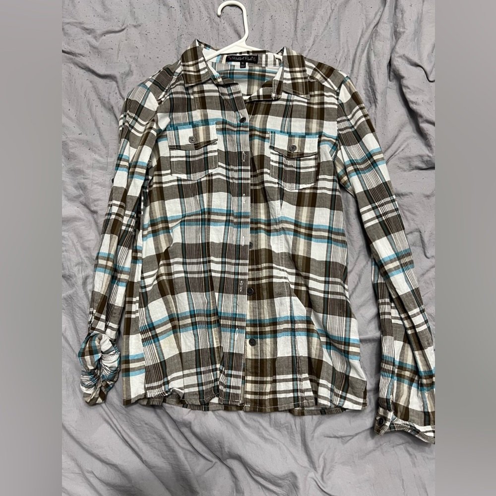 Women’s medium plaid button up